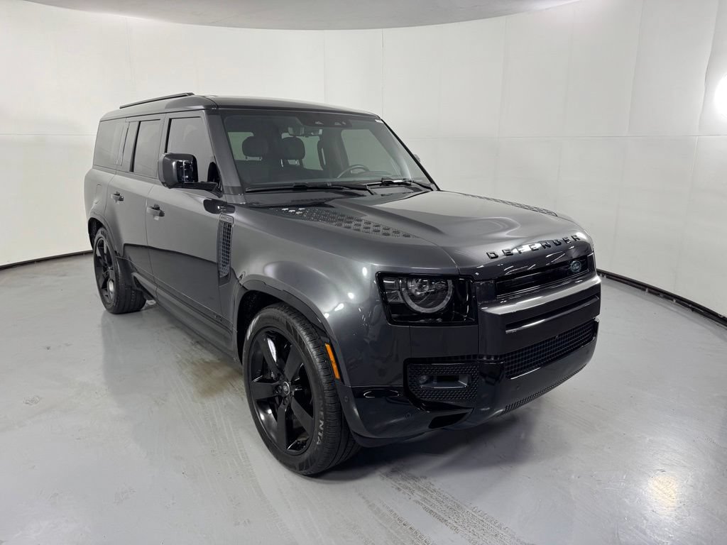 Used 2025 Land Rover Defender 130 V8 AWD/4WD image 4
