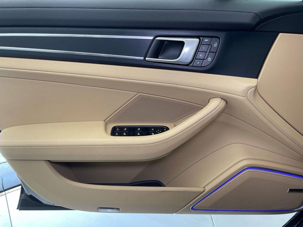 Certified 2022 Porsche Panamera 4 Platinum Edition image 35