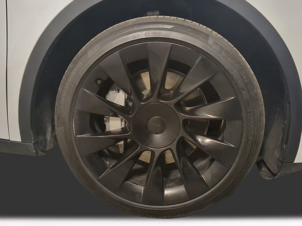 Used 2020 Tesla Model Y Long Range image 11