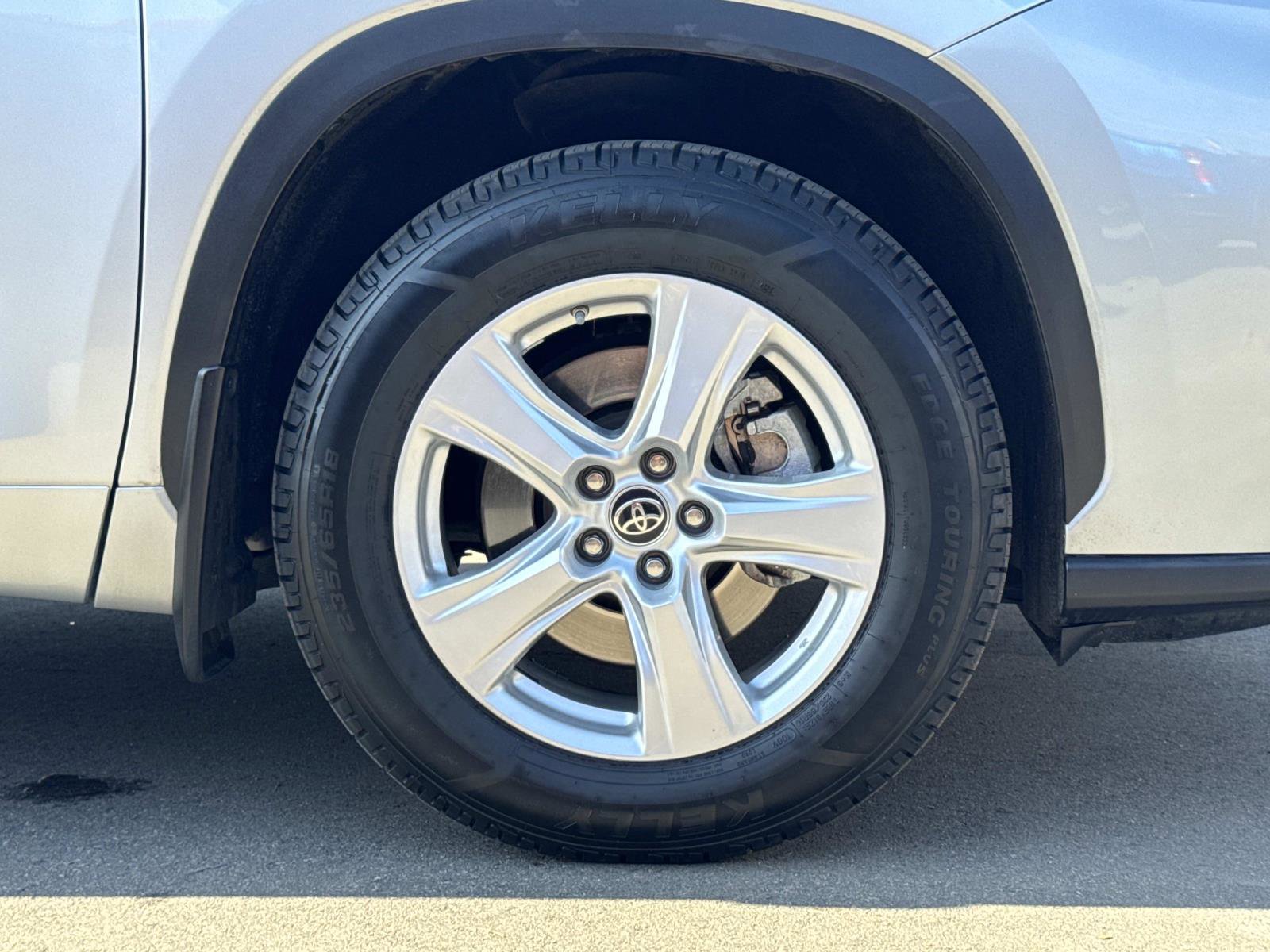 Used 2021 Toyota Highlander L image 30