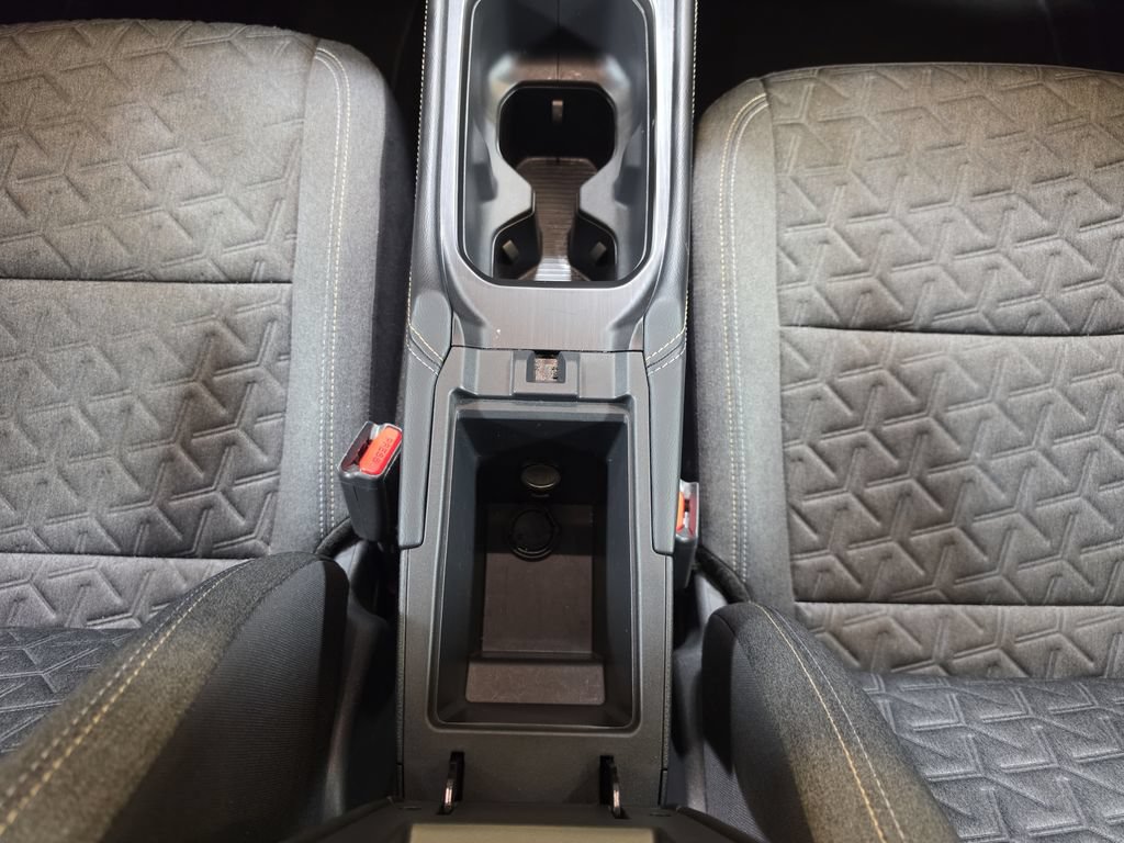 Used 2025 Nissan Kicks SV AWD/4WD image 24