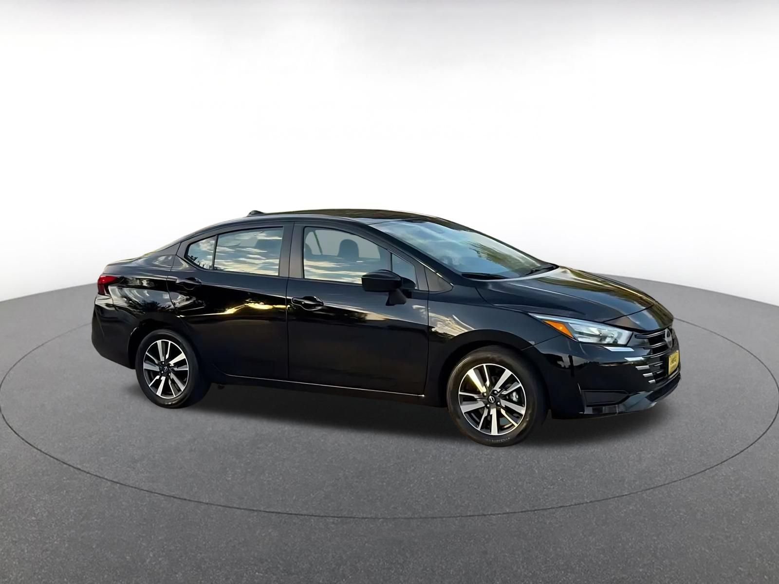 Used 2025 Nissan Versa SV FWD image 2