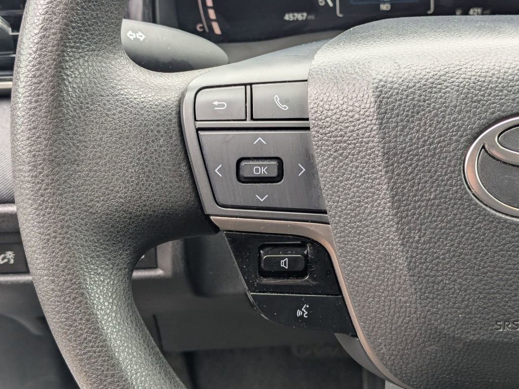 Used 2025 Toyota Camry LE image 17