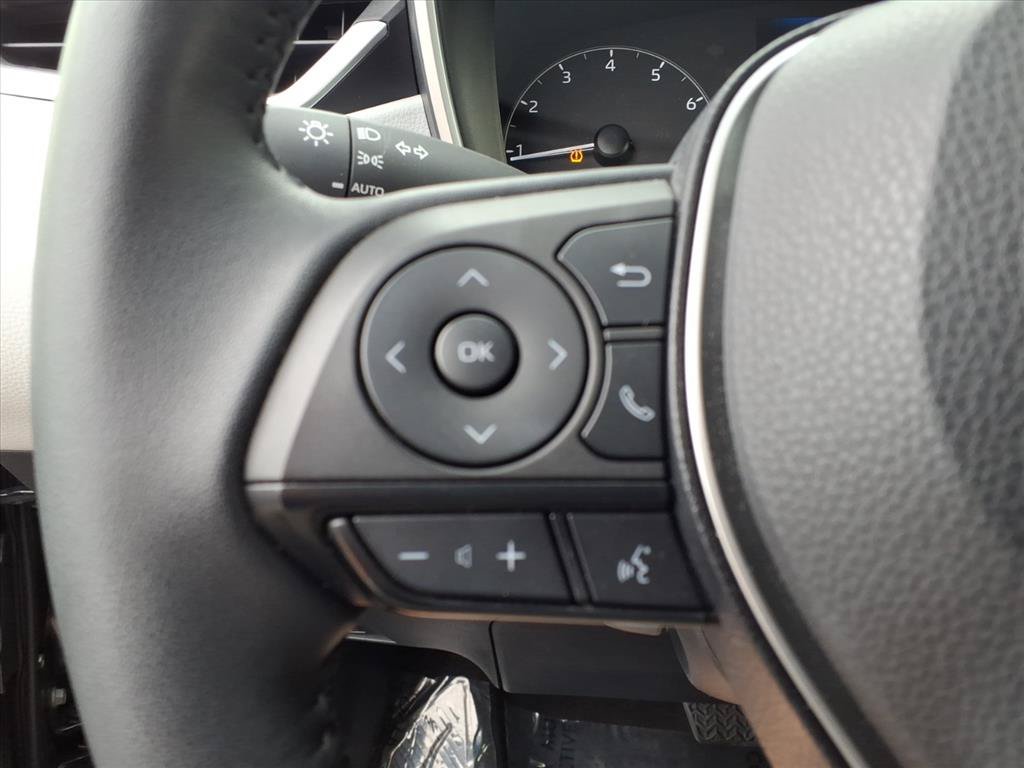 Used 2025 Toyota Corolla SE w/ SE Package FWD image 19