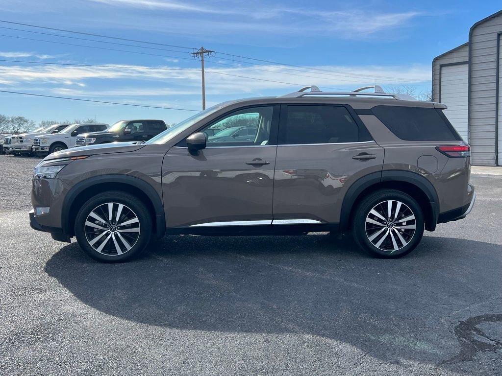 Used 2024 Nissan Pathfinder Platinum w/ Cargo Package image 7