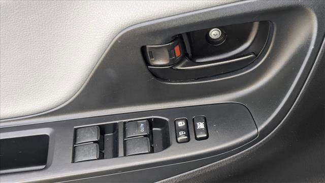 Used 2016 Toyota Yaris L image 12