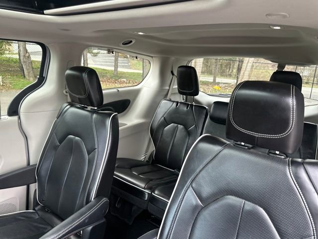Used 2023 Chrysler Pacifica Limited FWD image 29