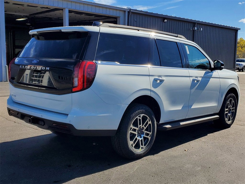 New 2025 Ford Expedition Active image 5