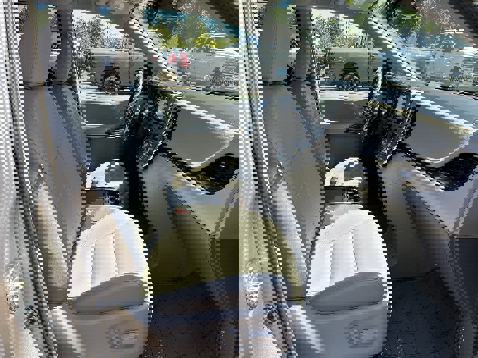 Used 2020 Toyota Sienna XLE image 5