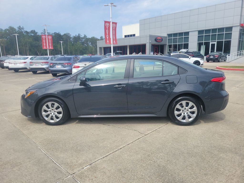 Used 2023 Toyota Corolla LE FWD image 2