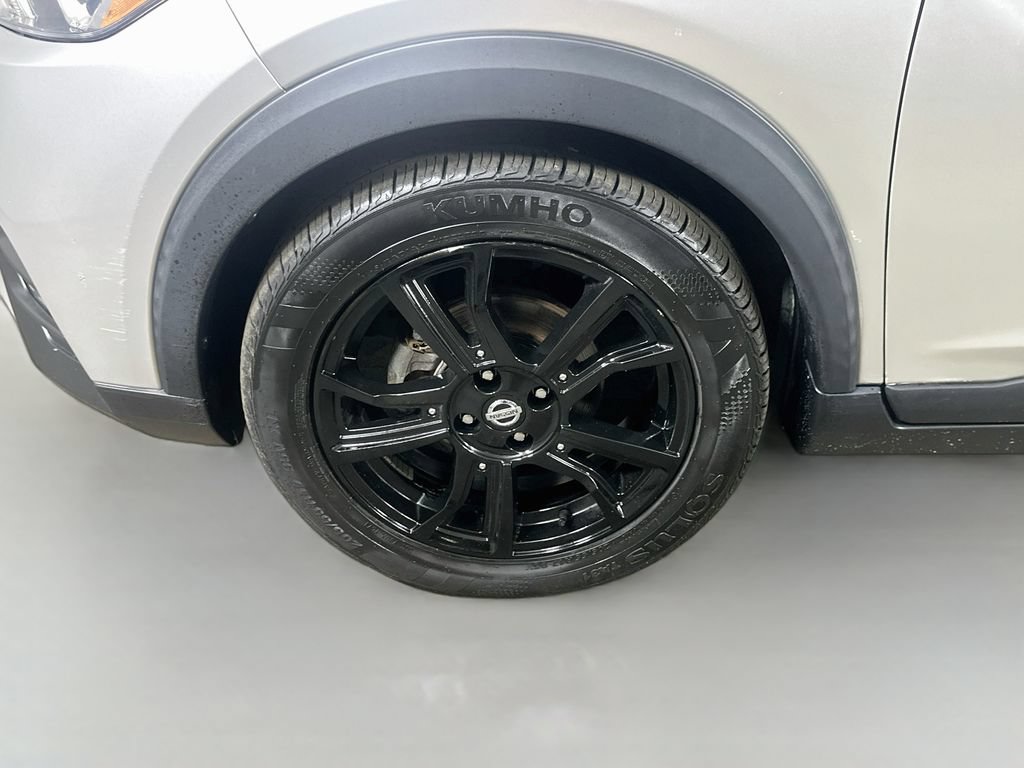 Used 2019 Nissan Kicks SR w/ SR Premium Package FWD image 8