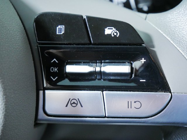 Used 2024 Hyundai Elantra SEL FWD image 24