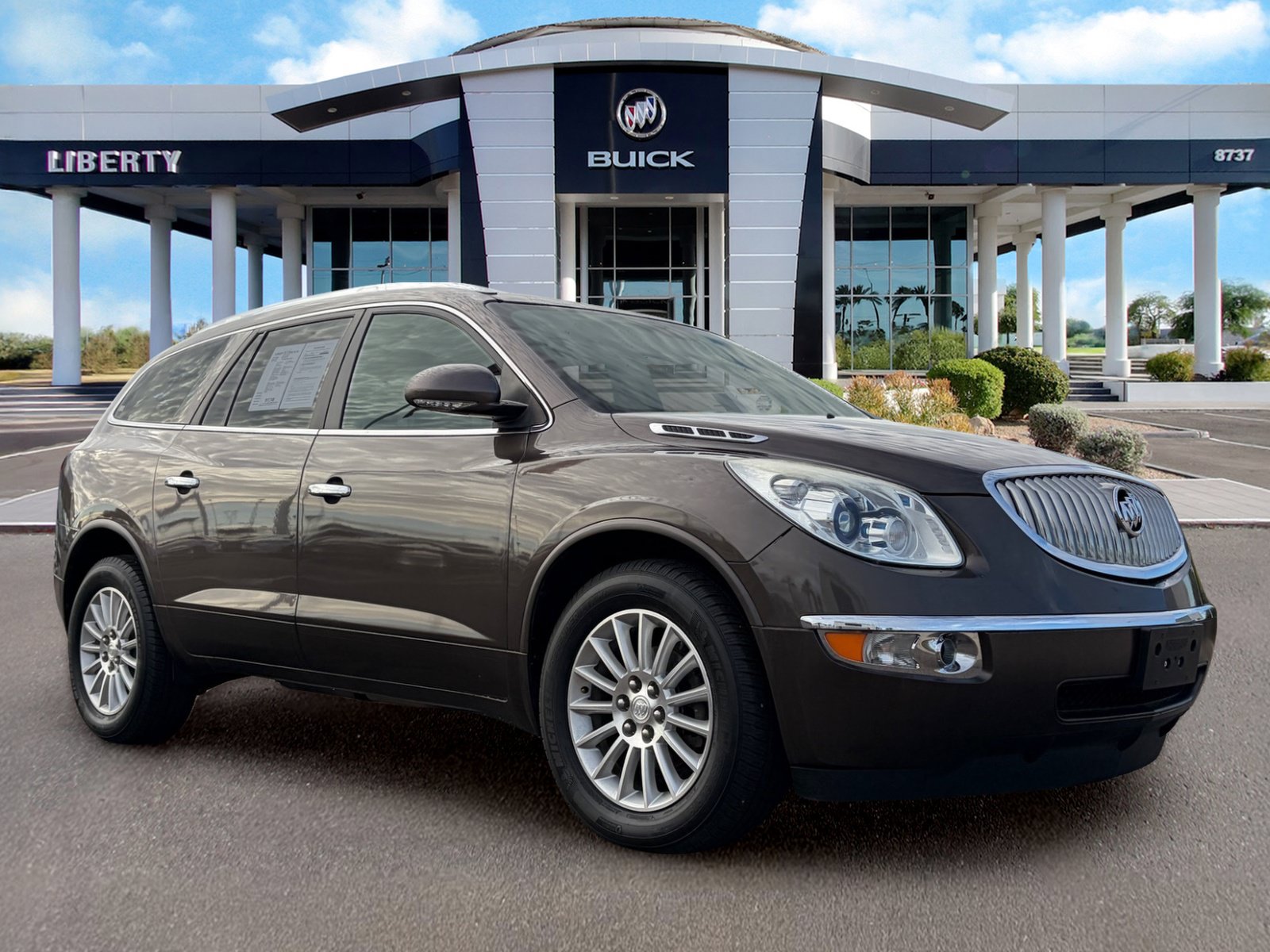 Used 2011 Buick Enclave CXL FWD image 2
