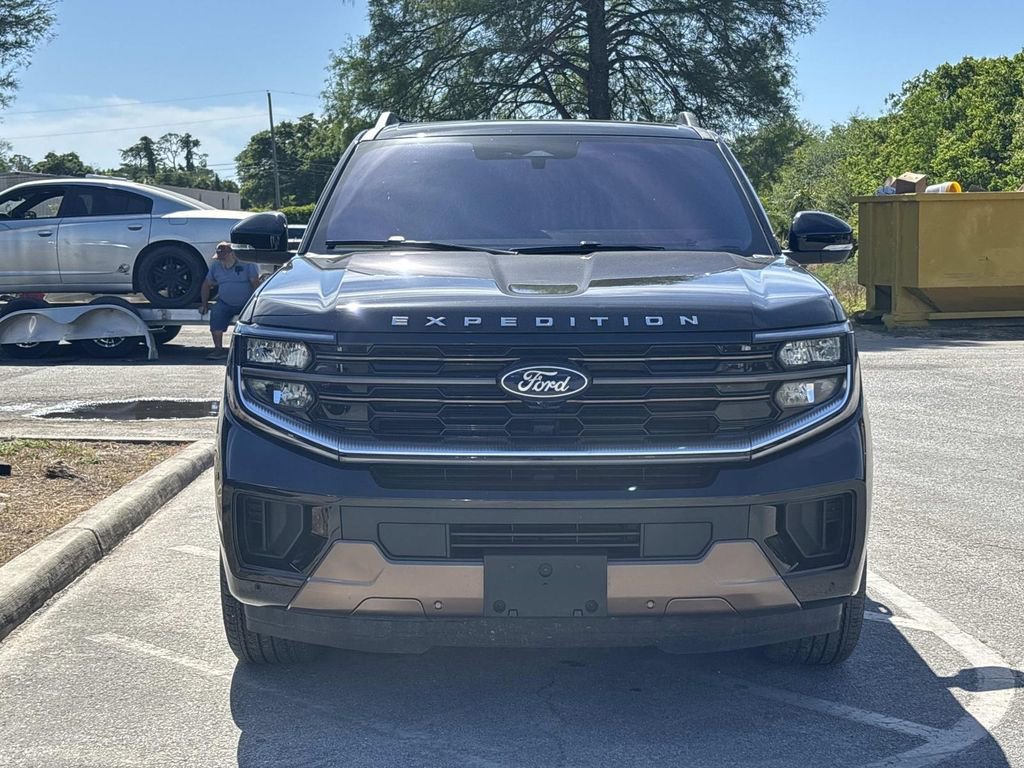 Used 2025 Ford Expedition King Ranch AWD/4WD image 2