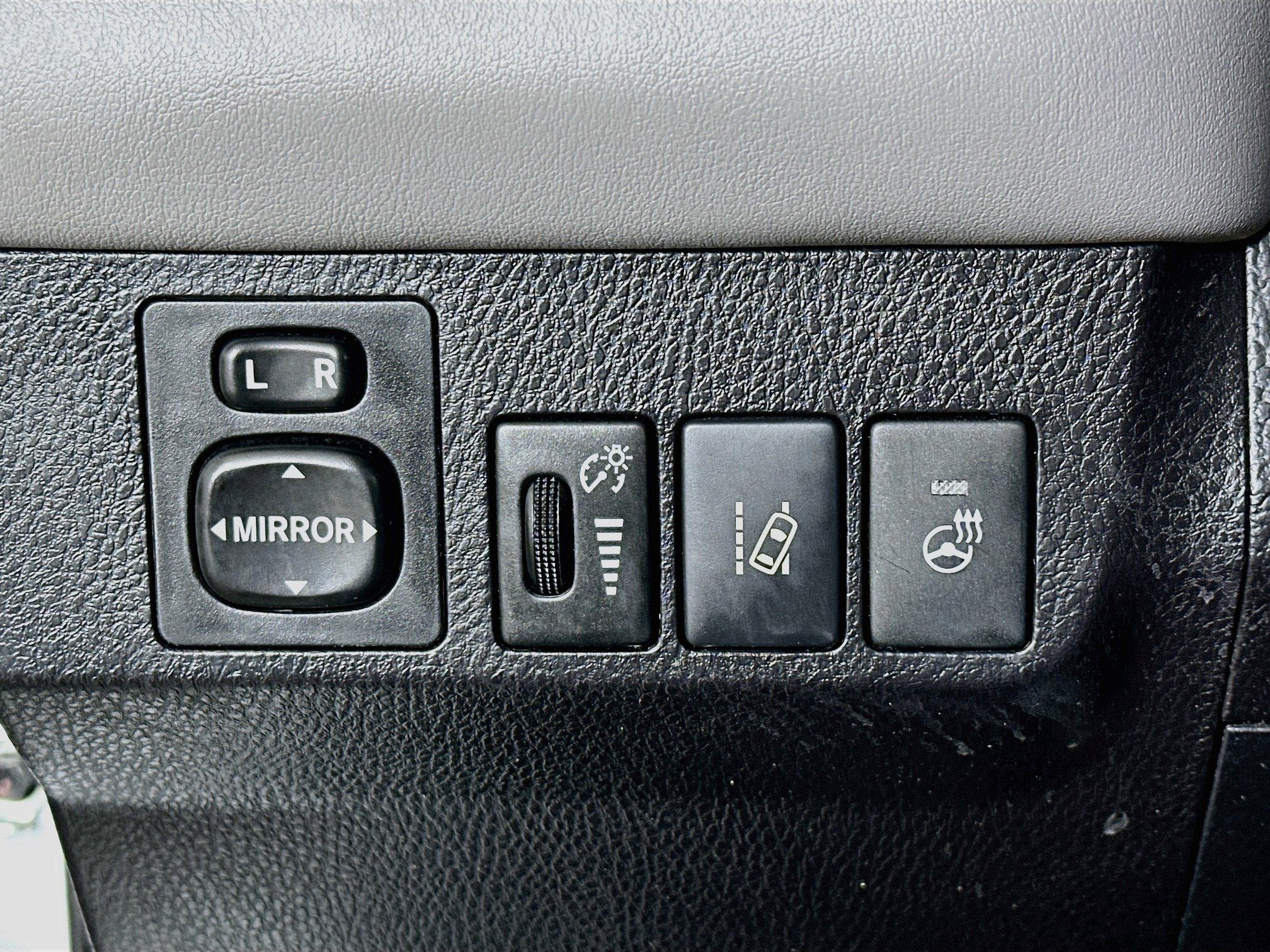 Used 2017 Toyota RAV4 Platinum FWD image 17