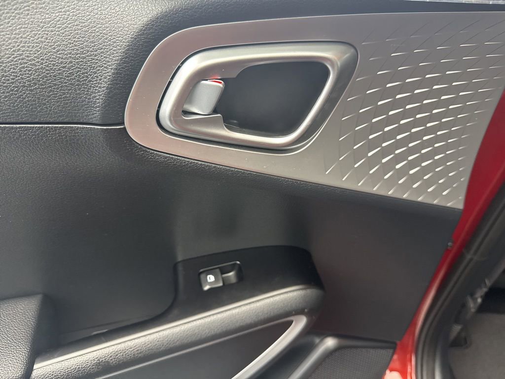 Used 2023 Kia Soul LX w/ LX Technology Package FWD image 33