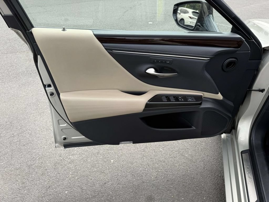 Used 2019 Lexus ES 300h FWD image 12