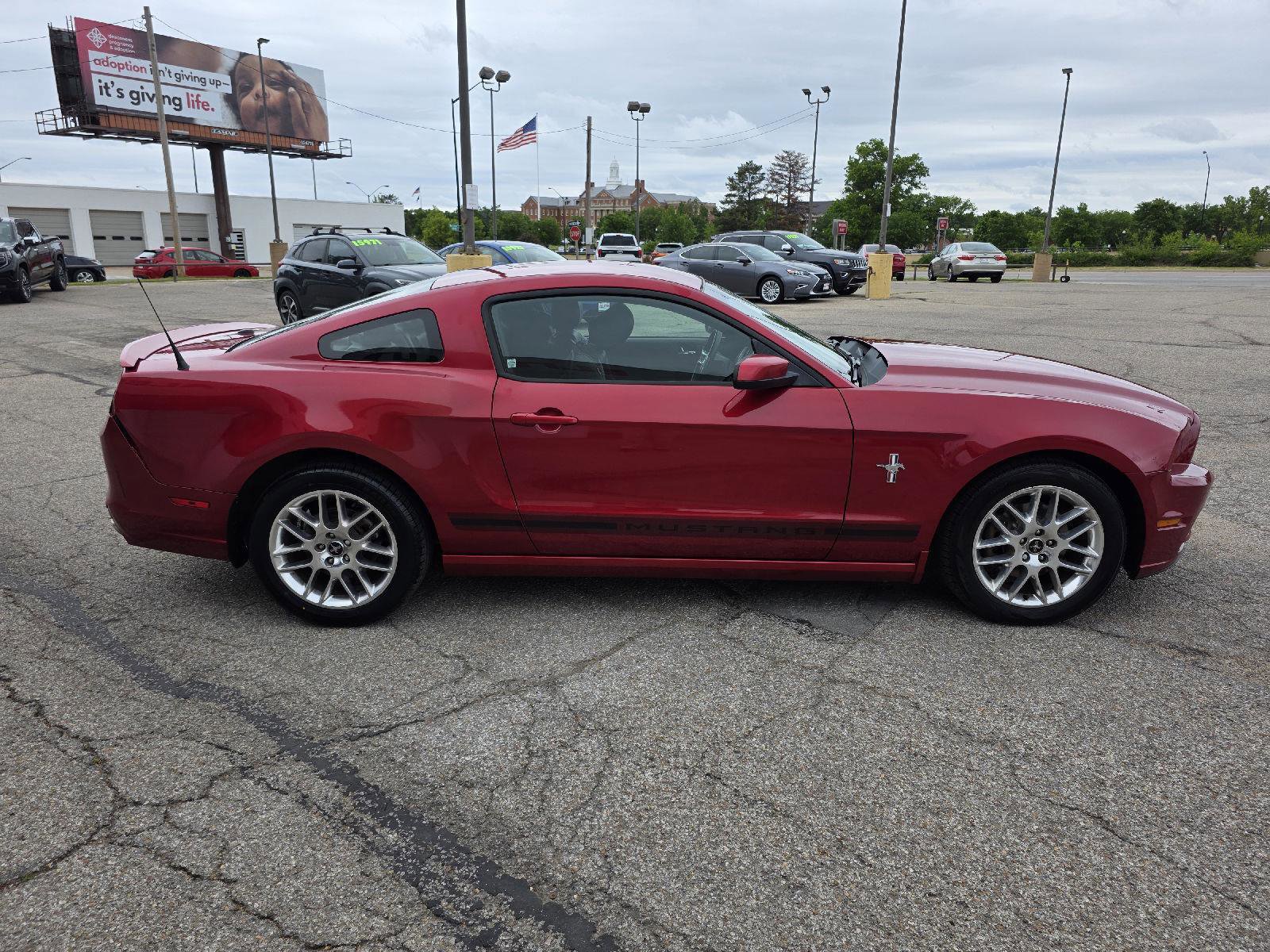 Used 2013 Ford Mustang Premium RWD image 4