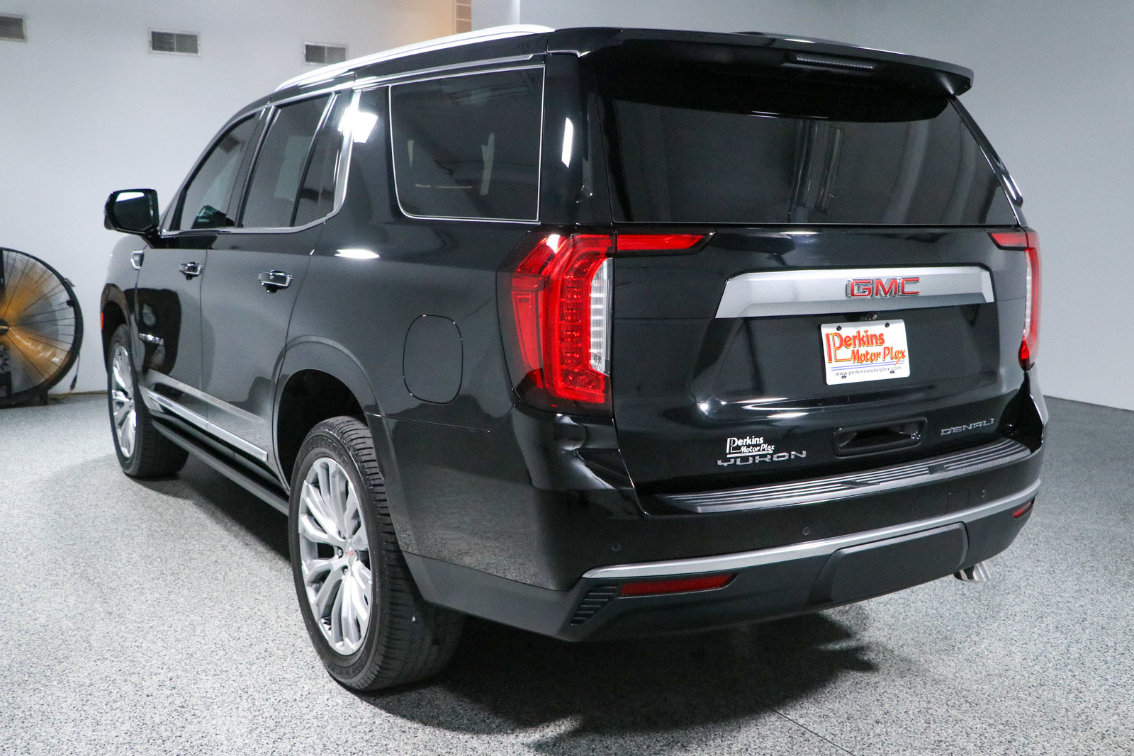 Used 2023 GMC Yukon Denali AWD/4WD image 9