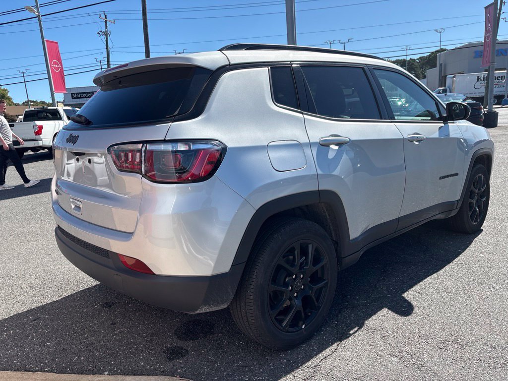 Used 2025 Jeep Compass Latitude w/ Convenience Group AWD/4WD image 5