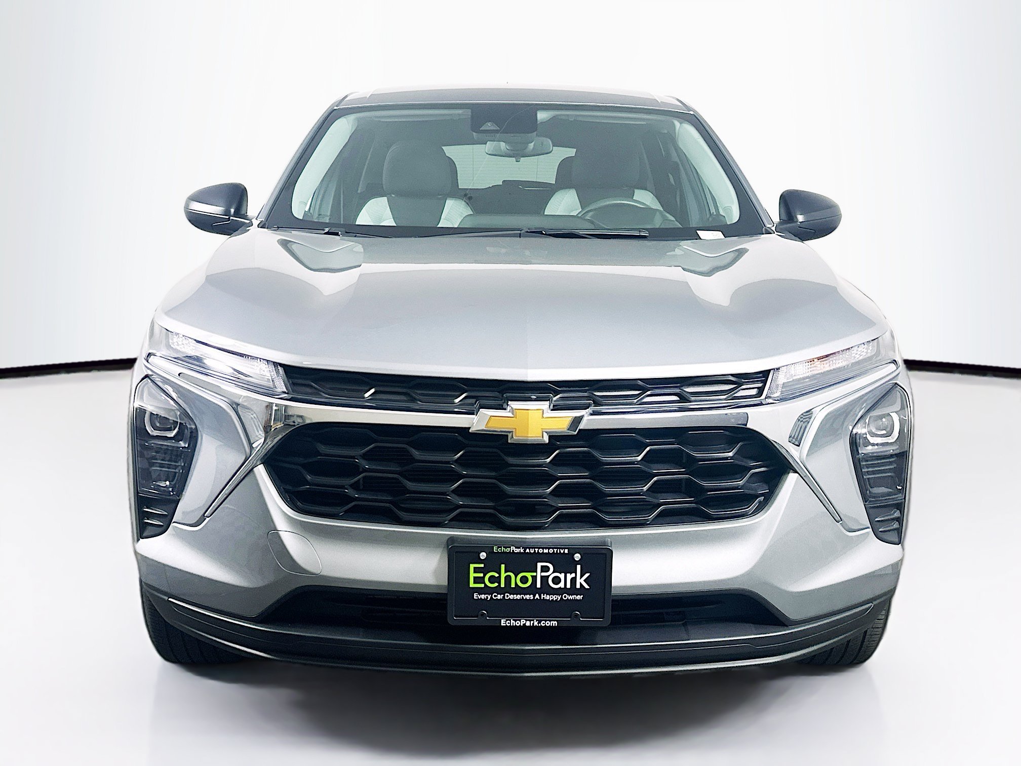 Used 2024 Chevrolet Trax LS FWD image 2