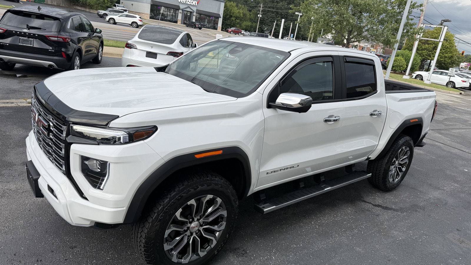 Used 2023 GMC Canyon Denali AWD/4WD image 8