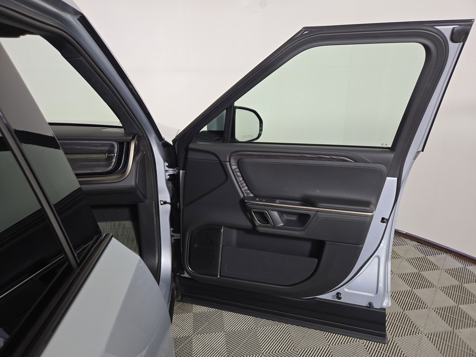 Used 2023 Rivian R1T Adventure AWD/4WD image 18