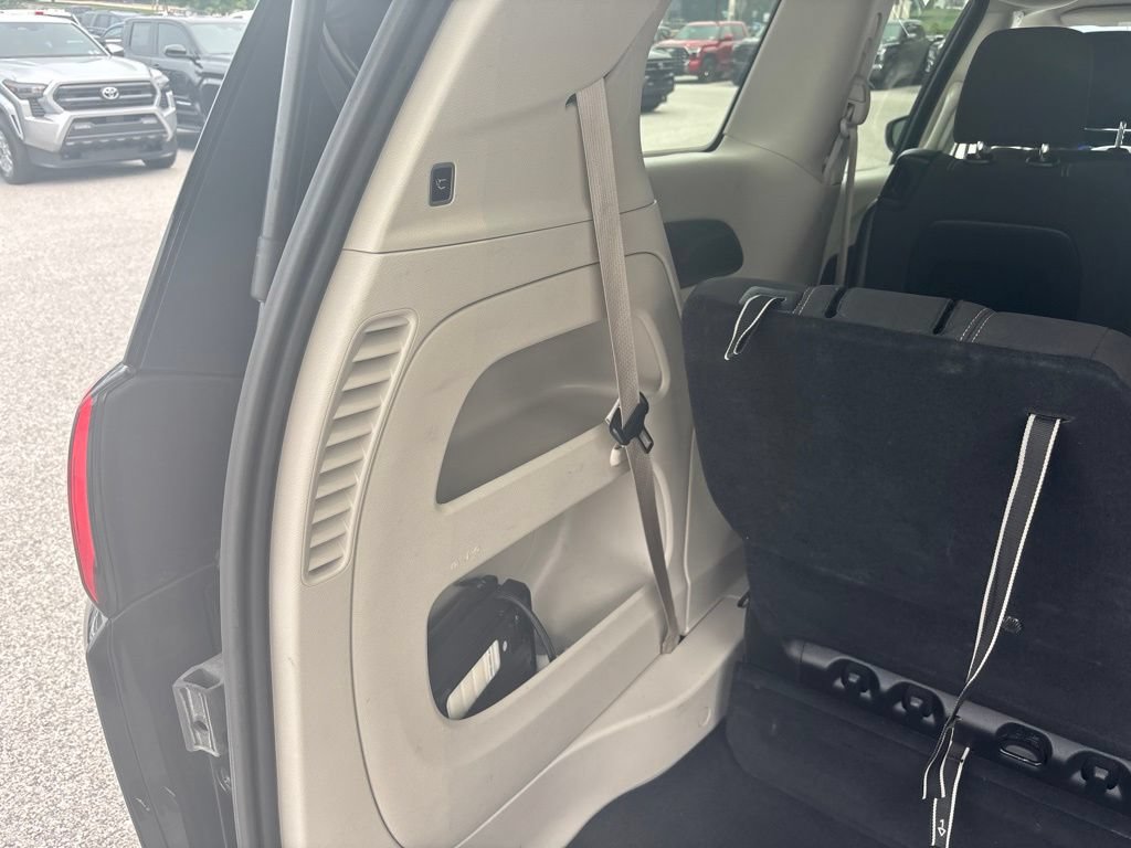 Used 2024 Chrysler Voyager LX FWD image 9