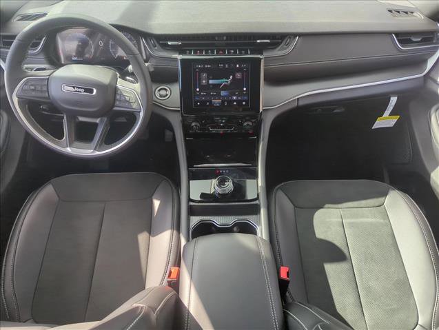 New 2025 Jeep Grand Cherokee Altitude image 13