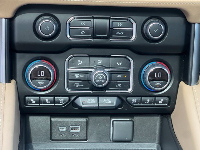 Used 2024 Chevrolet Suburban Premier AWD/4WD image 19