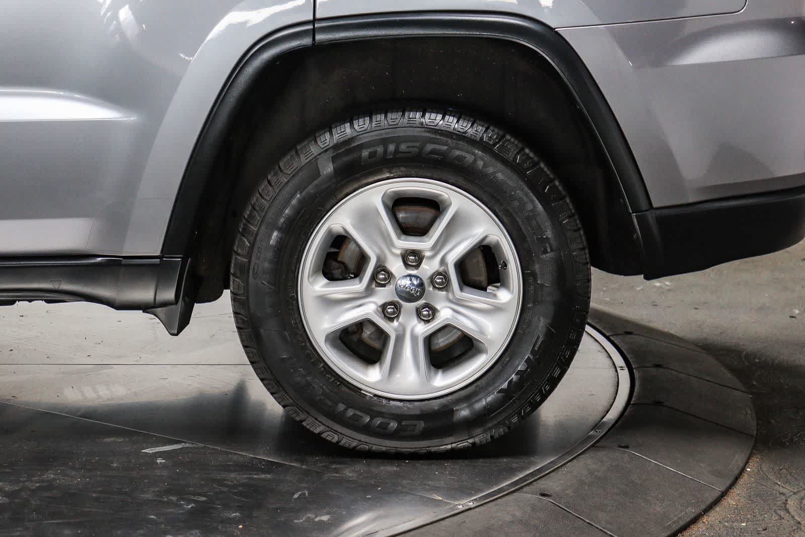 Used 2017 Jeep Grand Cherokee Laredo w/ Quick Order Package 23E AWD/4WD image 10