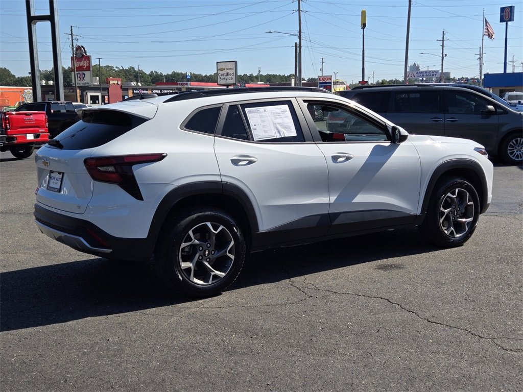 Used 2024 Chevrolet Trax LT image 3