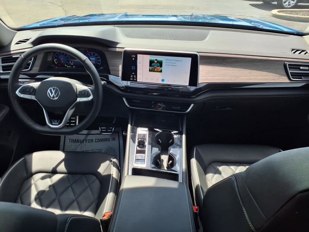 Certified 2025 Volkswagen Atlas SEL Premium R-Line image 9