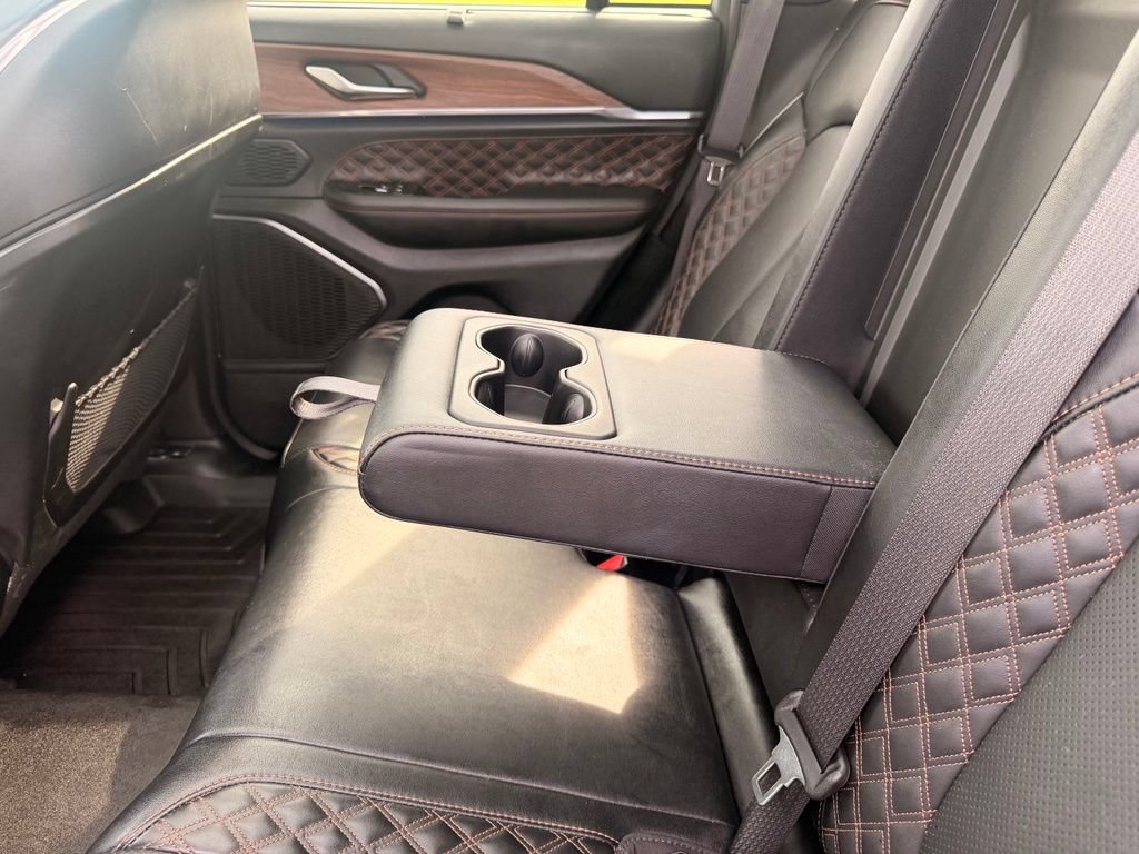 Used 2022 Jeep Grand Cherokee Summit w/ Luxury Tech Group V AWD/4WD image 34