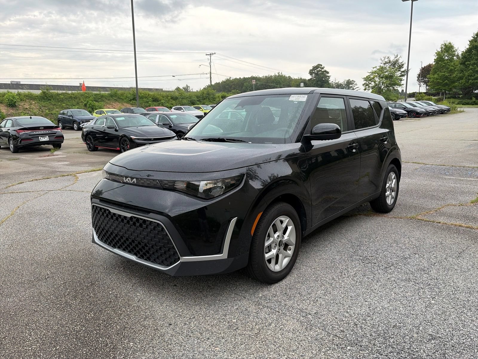 Used 2025 Kia Soul LX w/ LX Technology Package FWD image 2