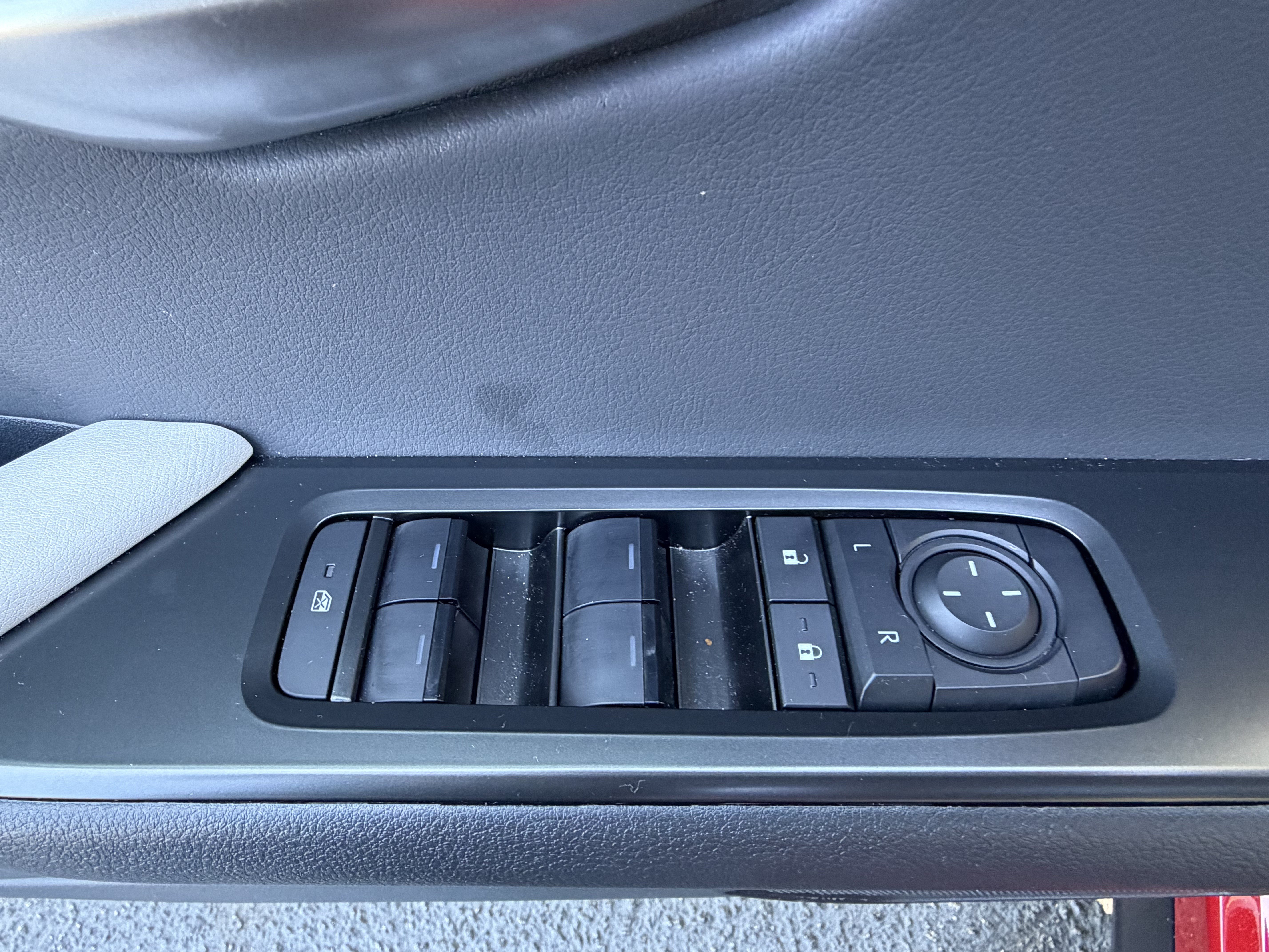 Certified 2025 Lexus UX 300h FWD w/ Accessory Package (Z1) image 14
