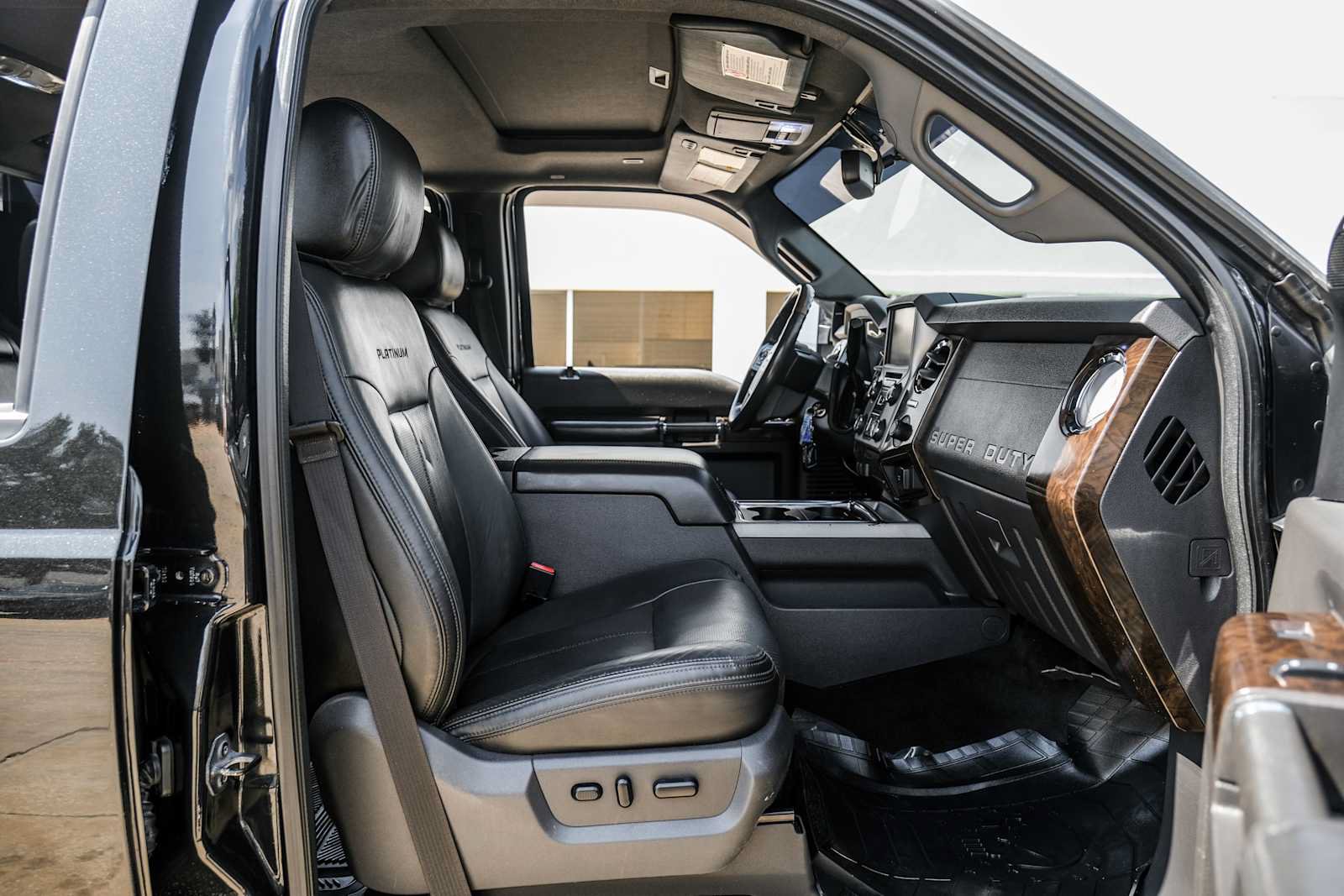 Used 2014 Ford F250 Platinum w/ FX4 Off-Road Package AWD/4WD image 21