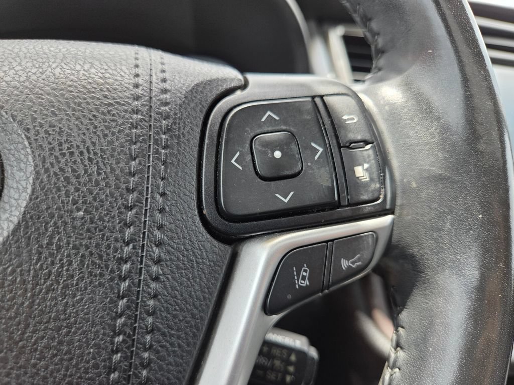 Used 2019 Toyota Highlander Limited FWD image 14