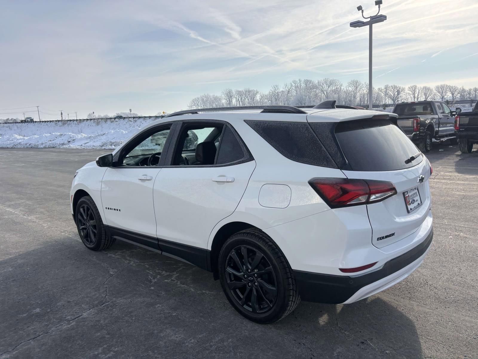 Used 2022 Chevrolet Equinox RS w/ LPO, Floor Liner Package image 7
