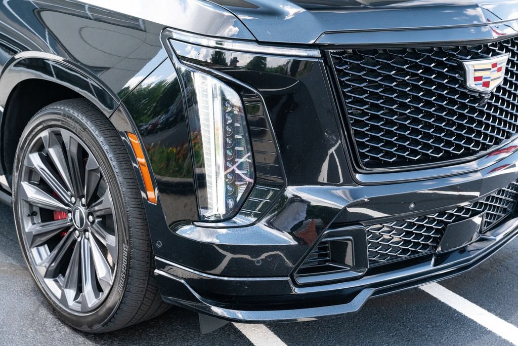 Used 2025 Cadillac Escalade ESV V AWD/4WD image 8