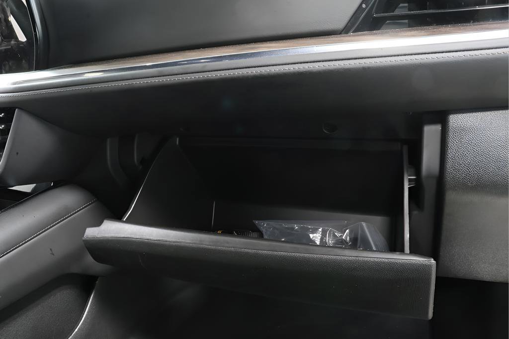 Used 2025 Chevrolet Suburban Z71 image 28
