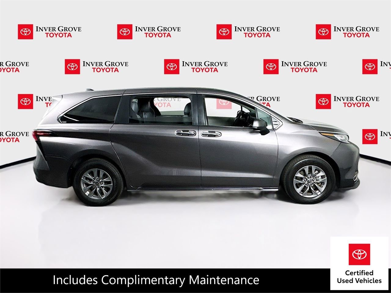 Certified 2022 Toyota Sienna XLE image 4