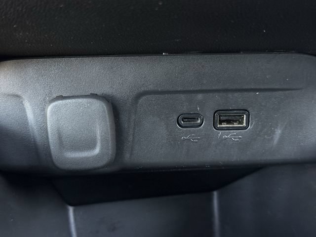 Certified 2025 Chevrolet Trax RS w/ Sunroof Package FWD image 25