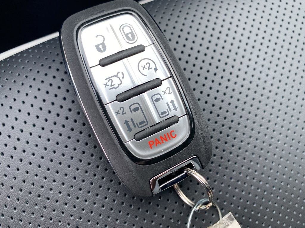 New 2026 Chrysler Pacifica Limited w/ S Appearance Package image 38