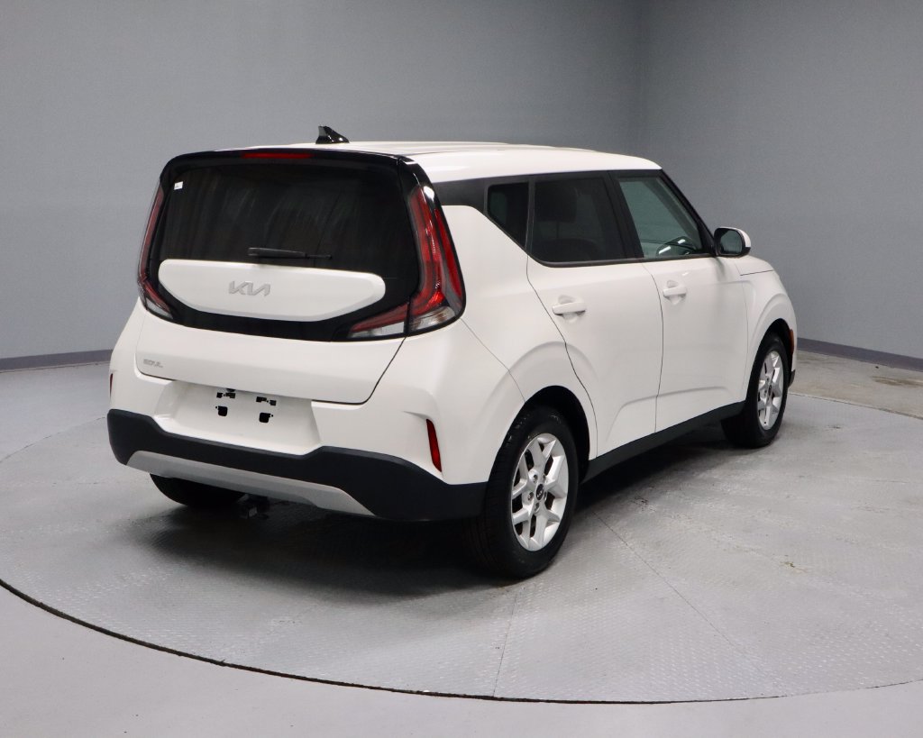 Used 2023 Kia Soul LX w/ LX Technology Package FWD image 10