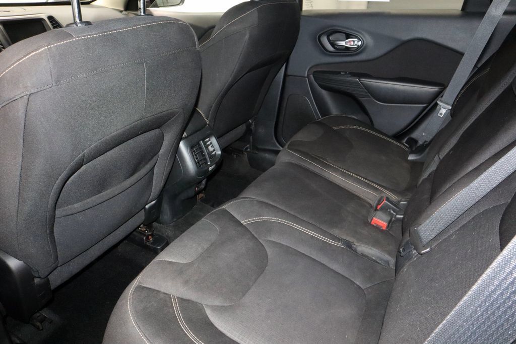 Used 2016 Jeep Cherokee Latitude w/ Comfort/Convenience Group AWD/4WD image 21