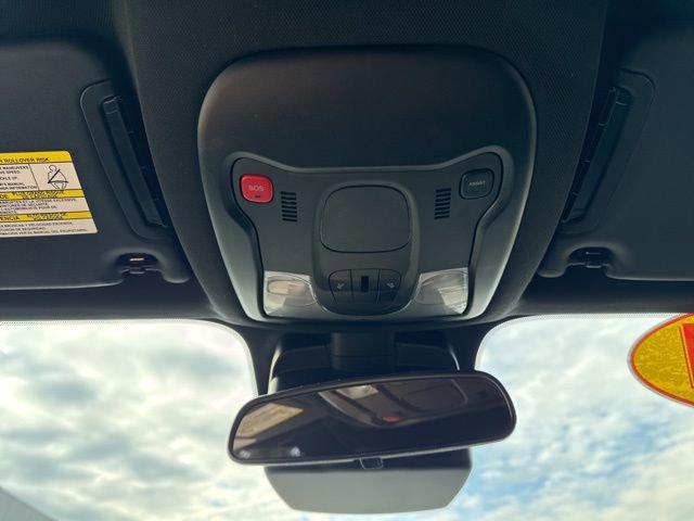 Used 2021 Jeep Renegade Latitude w/ Luxury Group II image 15