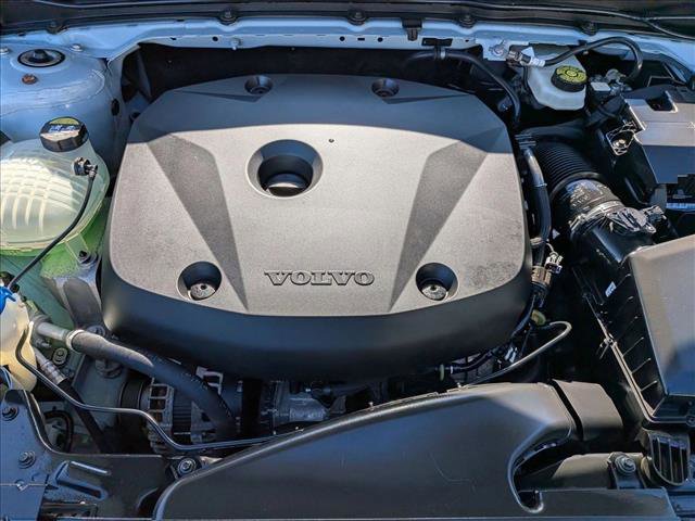 Used 2019 Volvo XC40 T5 Momentum image 24