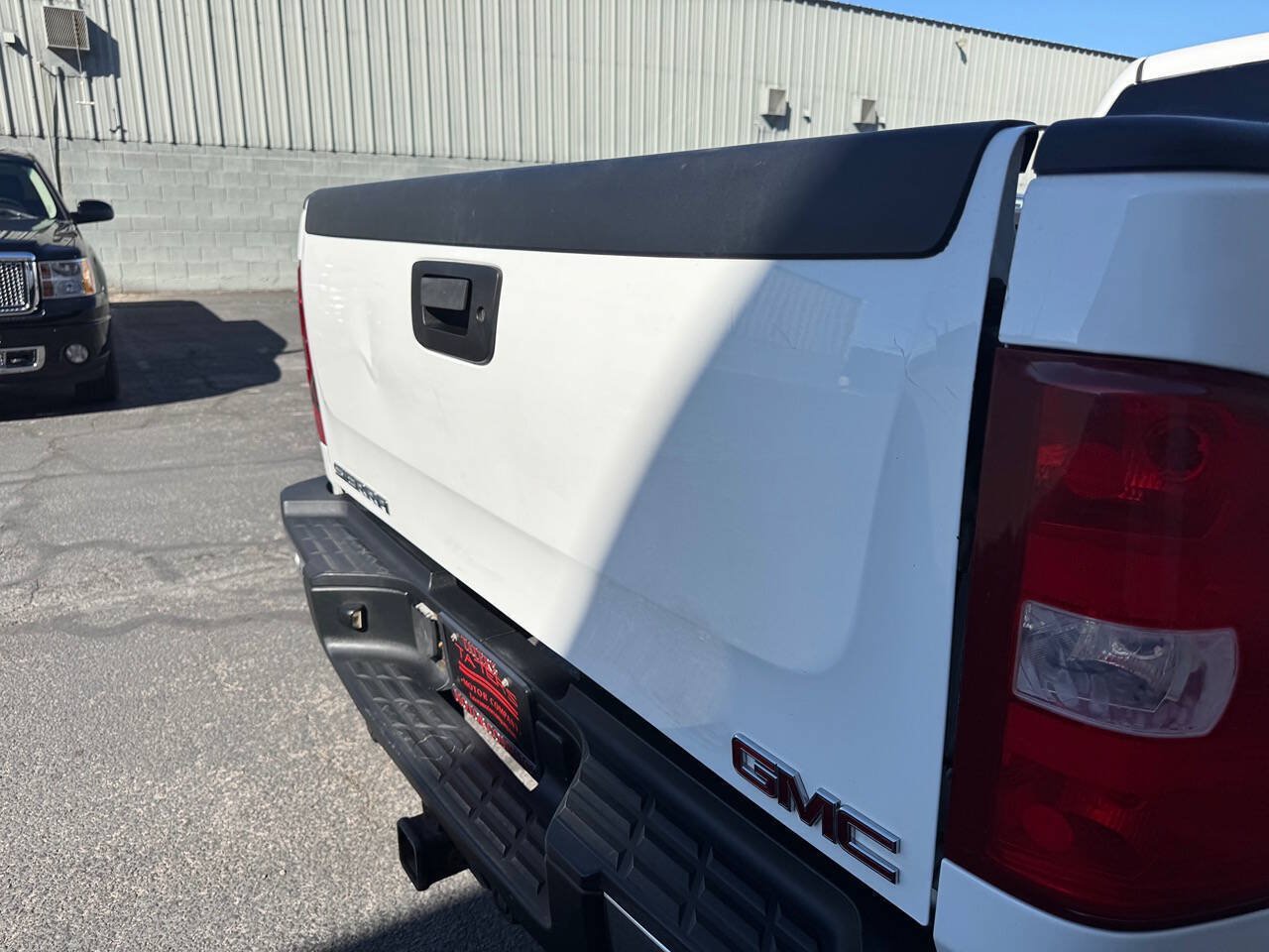 Used 2007 GMC Sierra 3500 SLT w/ Entertainment Package AWD/4WD image 18