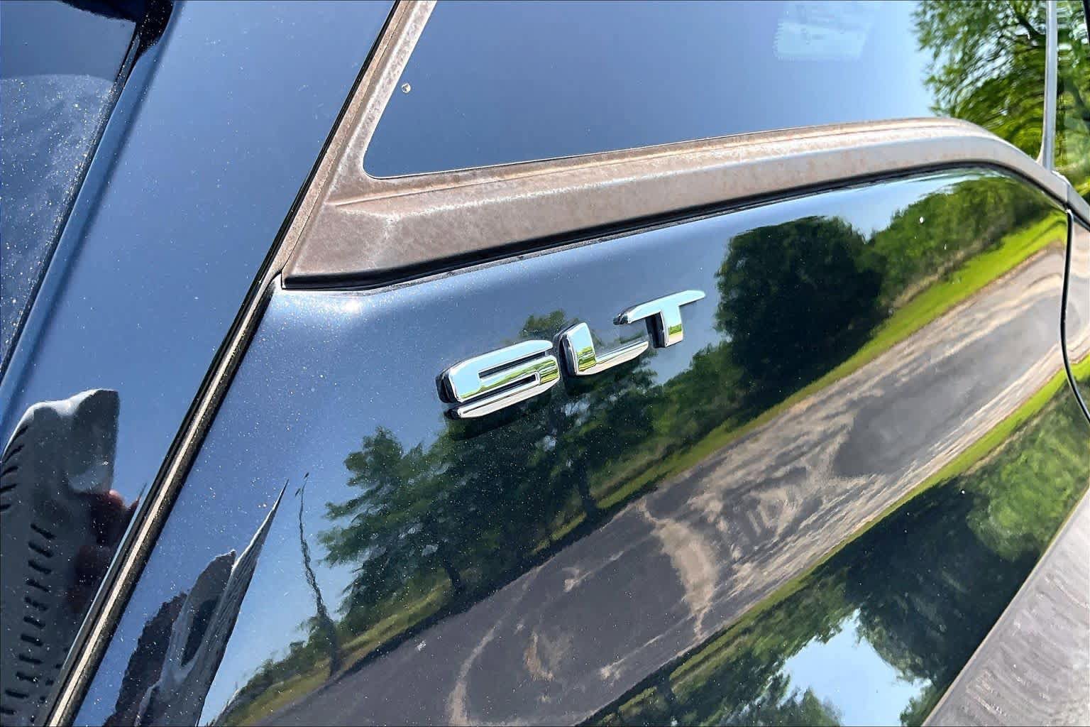 Used 2023 GMC Terrain SLT FWD image 13